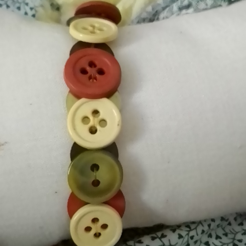 Button bracelet - Picture 3 of 3